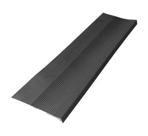 Nariz de grada estriada 120 cm negro