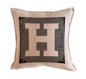 Cojín 45x45 cm Letra fondo gris H arena