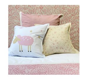 Cojín 45x45 cm Ovejita rosada blanco