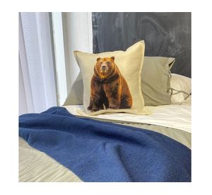 Cojín 45x45 cm Oso pardo crudo