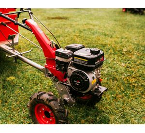 Motocultivador Combustión 212 cc 7.0 HP TT65 rojo