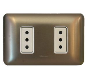 Toma doble 2 p+t 10 a nea  titanio armada Bticino