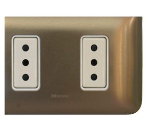 Toma doble 2 p+t 10 a nea  titanio armada Bticino