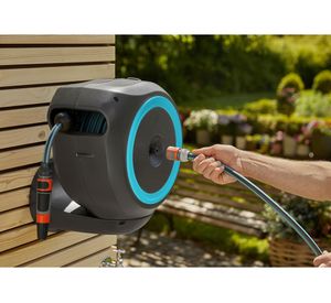 Soporte manguera mural para 15 m Gardena.