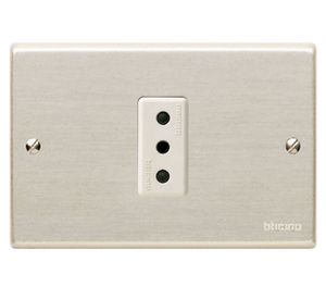 Enchufe hembra simple 10 a magic oxidal Bticino