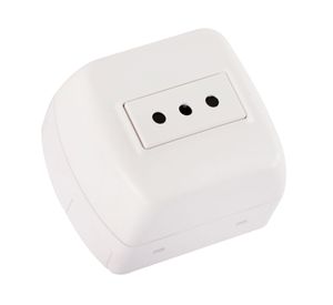 Toma corriente simple 10 a con casquete modus plus Bticino