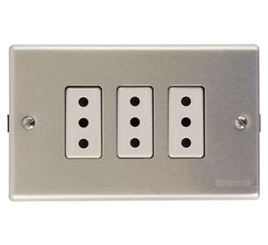 Enchufe triple embutido magic oxidal Bticino