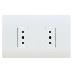 Placa armada tomacorriente doble 10A 2P+T Génesis blanco Schneider