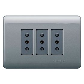 Placa armada tomacorriente triple 10A 2P+T Génesis humo Schneider