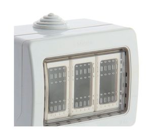 Caja para 3 módulos magic ip 55 70 x 82 x 66 mm Bticino