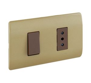 Placa armada interruptor 9/12 + tomacorriente 10A Génesis dorado Schneider