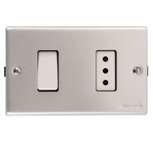 Interruptor + enchufe embutido 9/12 magic oxidal Bticino