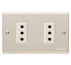 Enchufe doble embutido magic oxidal Bticino