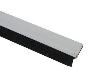 Burlete listón para puertas autoadhesivo blanco.