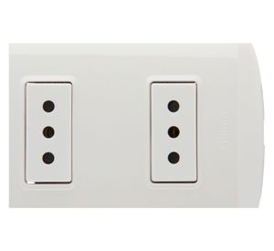 Toma corriente doble 10 a modus blanco Bticino