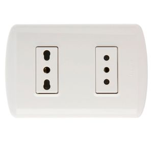 Enchufe doble toma 2 patas + tierra 10 a/16 v Bticino