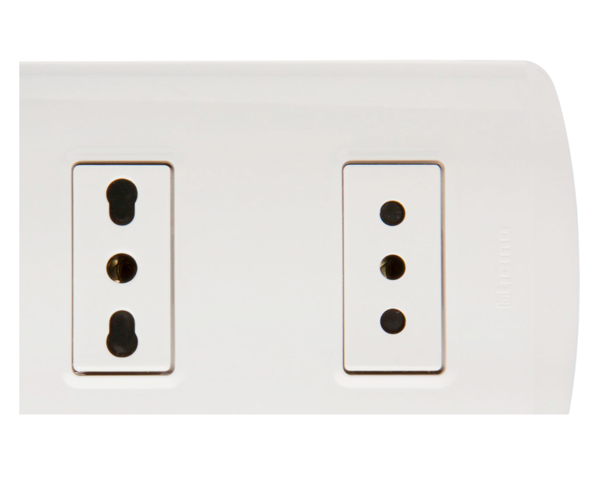 Enchufe doble toma 2 patas +  tierra 10 a/16 v Bticino