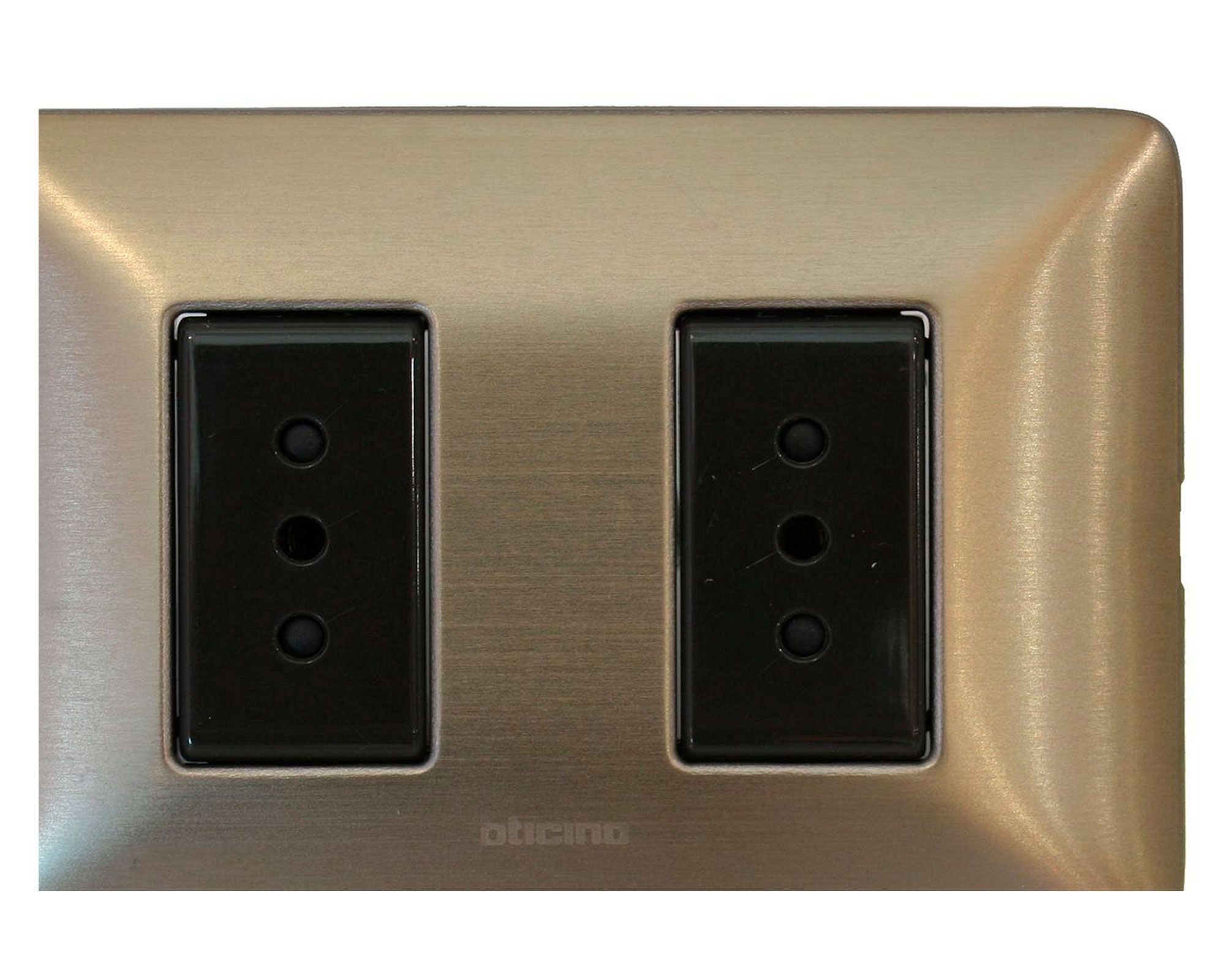 Toma Corriente Doble 10A Bticino