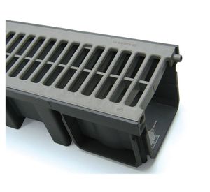 Canaleta PVC + rejilla tráfico peatonal C130