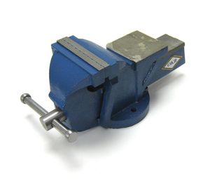 Tornillo de banco con yunque 6'' OKB