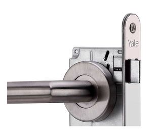 Cerradura embutida dormitorio/clóset Toscana plata Yale