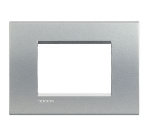 Placa rectangular 3 módulos tech Bticino