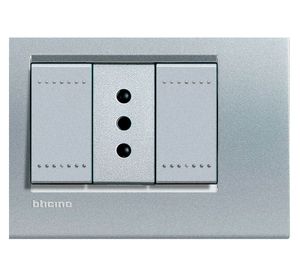 Toma simple 10A armado tech Bticino