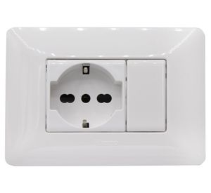 Enchufe armado schuko universal armado Bticino