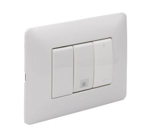 Placa armada dimmer LED + toma corriente 10A matix blanco Bticino