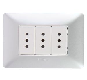 Toma triple 2 polo tierra 10a armada placa aluminio Bticino
