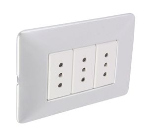 Toma triple 2 polo tierra 10a armada placa aluminio Bticino