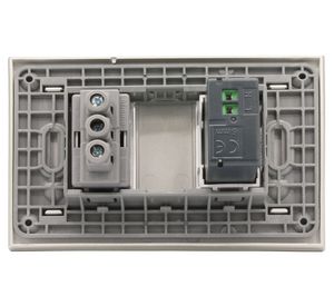 Placa armada tomacorriente 10A 2P+T + USB 10A Nóbile perla Bticino