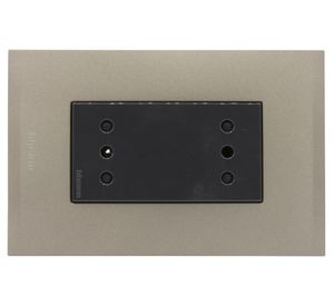 Placa armada tomacorriente dúplex 10A Nóbile café Bticino