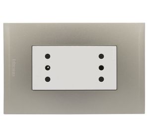 Placa armada tomacorriente dúplex 10A 2P+T Nóbile perla Bticino