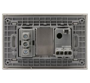 Placa armada interruptor + tomacorriente 10A Nóbile café Bticino