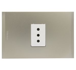 Placa armada tomacorriente 10A 2P+T Nóbile perla Bticino