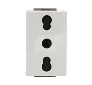 Módulo tomacorriente simple 10/16A 2P+T Nóbile blanco Bticino