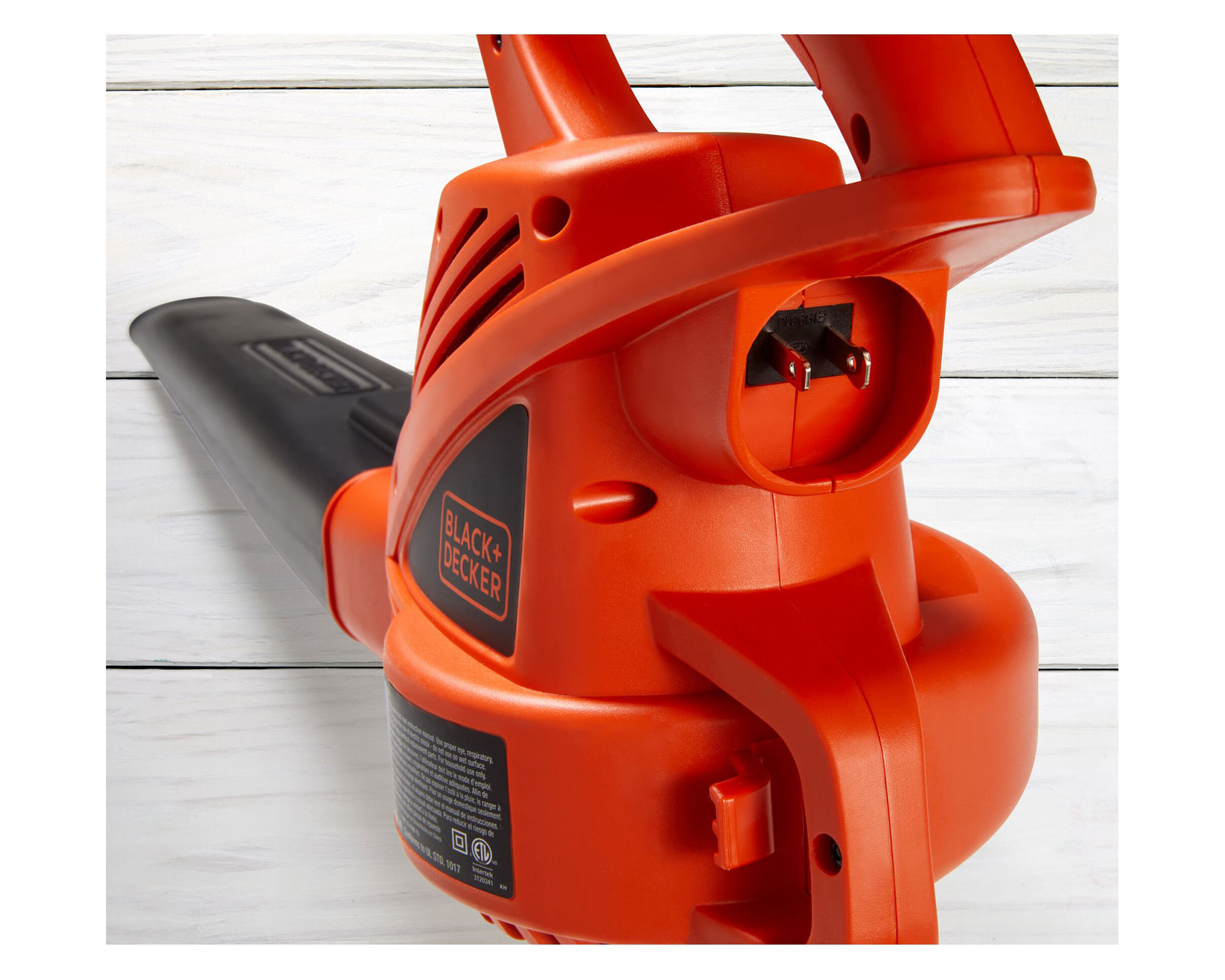 Soplador Eléctrico 840W Black+Decker