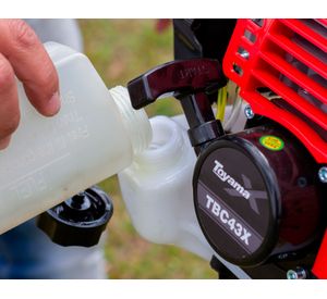 Desbrozadora Combustión 42.7 cc 1.7 HP TBC43X gris