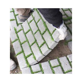 Adoquín Modular hilera con pasto artificial 50x50x4.5 cm