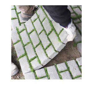 Adoquín Modular hilera con pasto artificial 50x50x4.5 cm