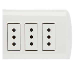 Toma corriente triple 10 a modus blanco Bticino