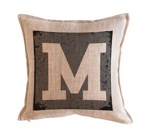 Cojín 45x45 cm Letra fondo gris M arena