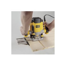 Fresadora 1200W 1 1/3 HP  SRR1200-B2C Stanley