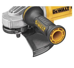 Esmeril angular 9'' 2400W Dewalt.