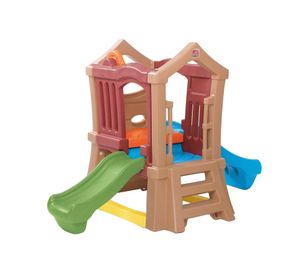 Casa de juego con doble resbalín Step2