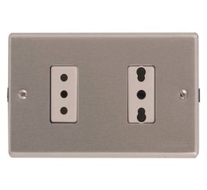 Enchufe doble embutido 10/16A Bticino