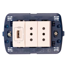 Placa semiarmada toma doble + USB Tech Bticino