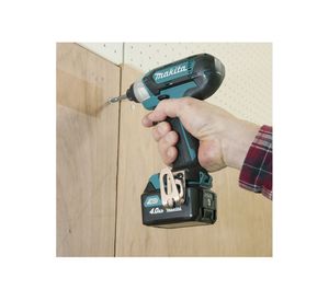 Atornillador impacto + 2 baterías + cargador TD110D verde Makita.