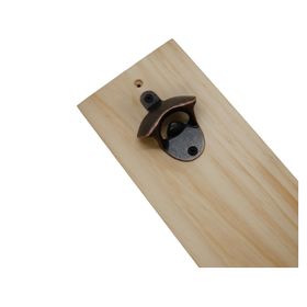 Destapador cerveza pared natural